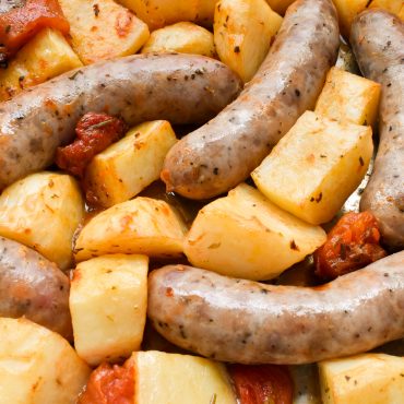 Salsiccia e patate al forno (oven baked sausages and potatoes)