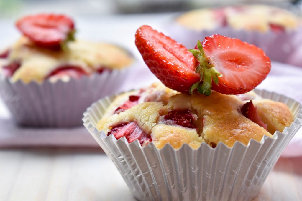 Strawberry muffins - Italian Spoon